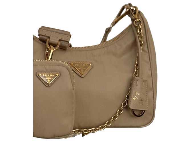 Borsa a tracolla Prada Re-Edition 2005 in nylon Beige