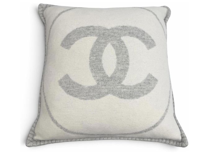 Almofada CHANEL 18V em mistura de cashmere Marrom Fora de branco