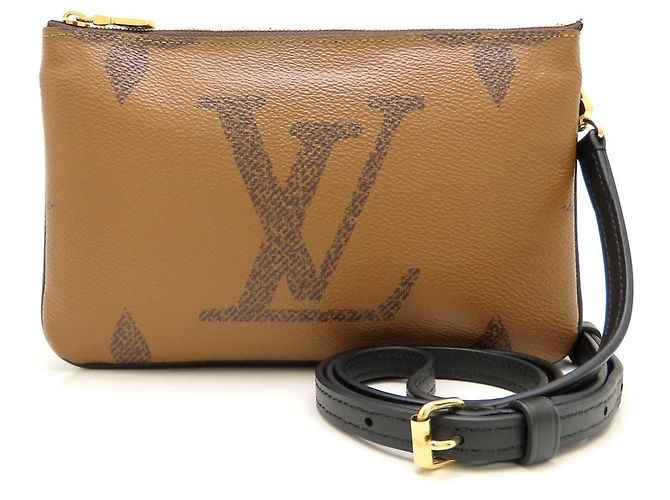 Louis Vuitton Monogram Giant Reverse Pochette Schultertasche Braun
