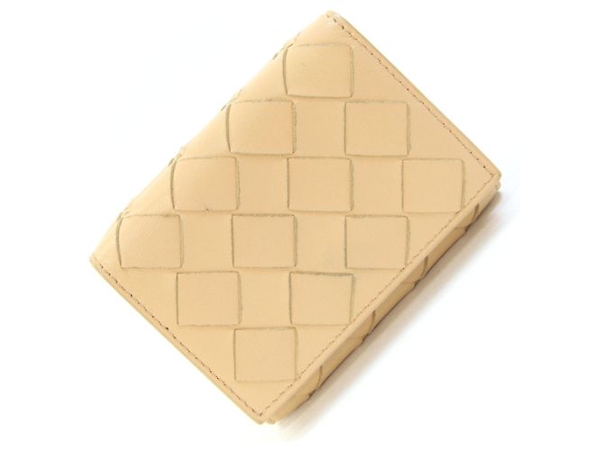 Cartera tri-fold de piel beige Bottega Veneta