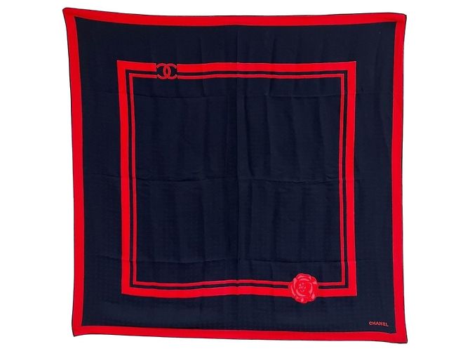 Foulard in seta Chanel blu navy con design camelia