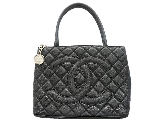 Saco Tote Chanel em couro de bezerro granulado preto