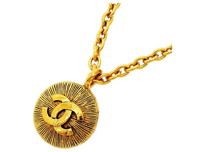 Colar Chanel banhado a ouro Dourado