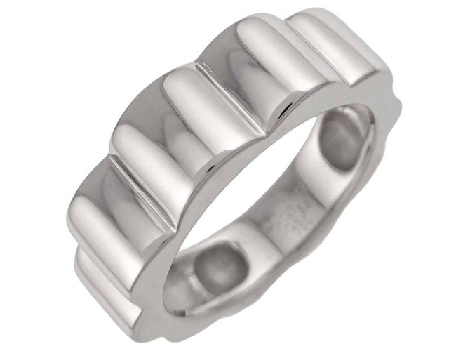 Anel Chanel Camélia em ouro branco 18K