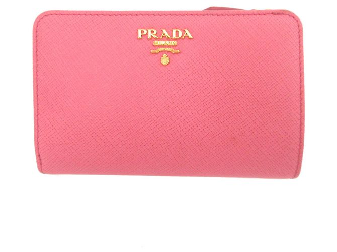 Carteira bi-fold Prada em couro Saffiano rosa
