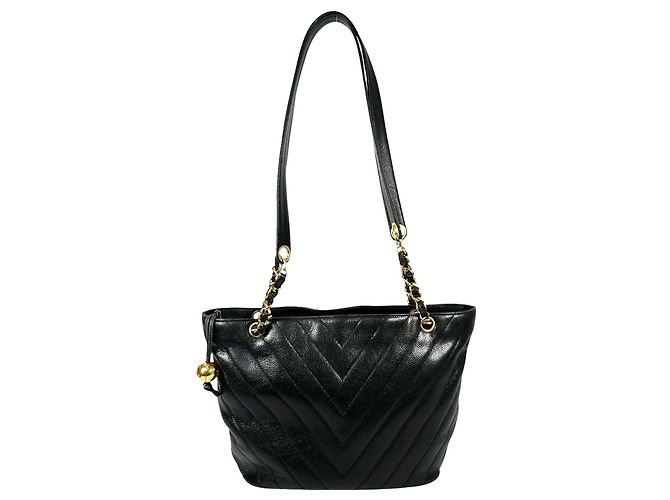 Bolsa de Ombro Tote com Corrente Chanel em Pele de Bezerro Grão Preto