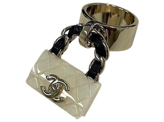 Anillo Accesorio Matelassé Chanel B23C Negro Blanco Dorado
