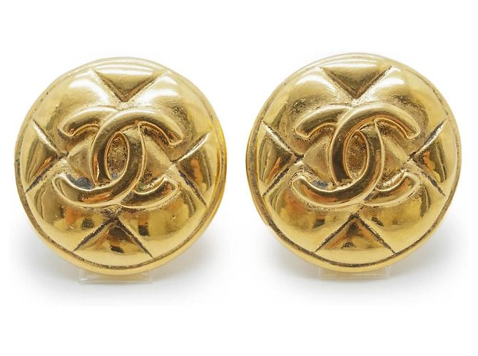 Chanel Orecchini a clip rotondi matelassé Coco Mark GP D'oro