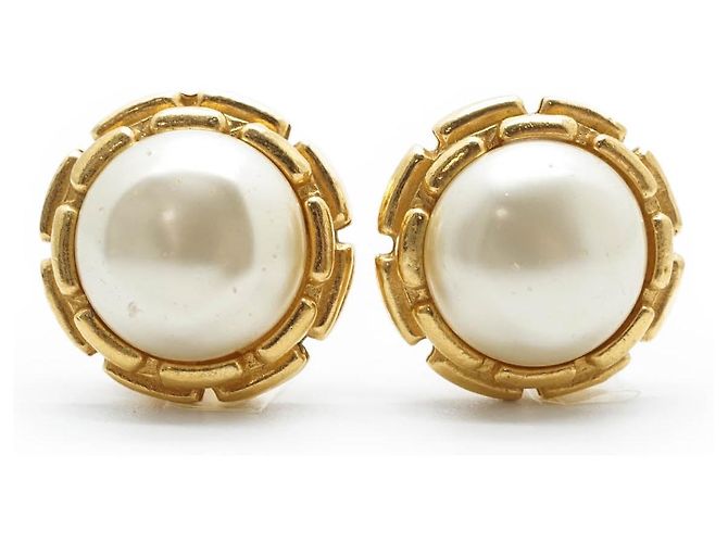 Chanel Boucles d'oreilles clips rondes en perles artificielles vintage Blanc Doré