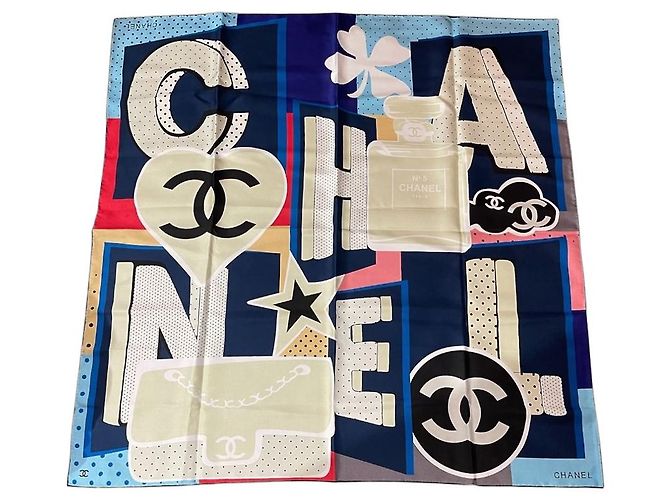 Foulard Chanel in seta blu a pois con logo CC