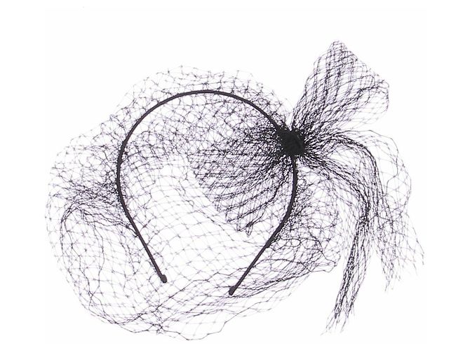 Chanel Tiaras com véu preto