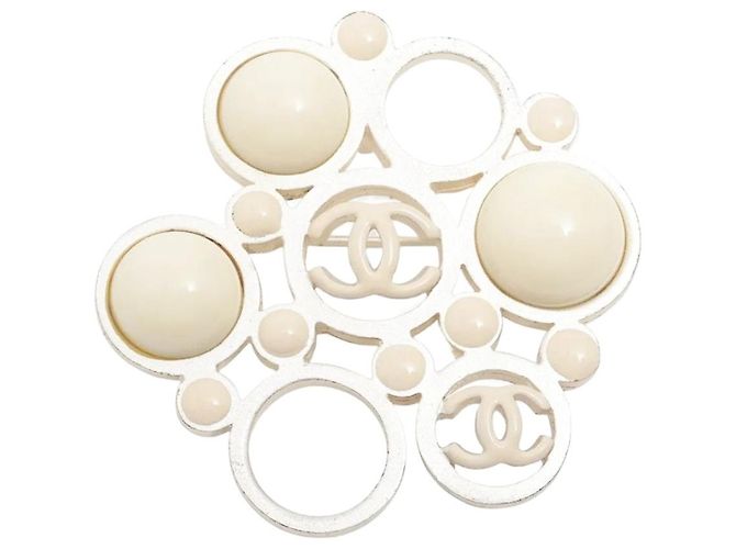 Chanel Broche Coco Mark 03A crème et argent Écru