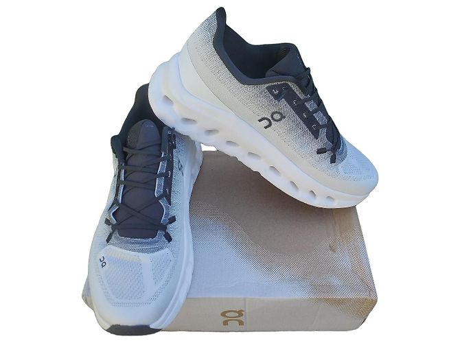 Autre Marque On Cloudtilt Sneaker Weiß und Schwarz