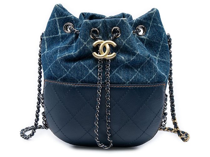Bolsa Bucket Gabrielle Chanel em denim estampado azul e couro de bezerro acolchoado, Small