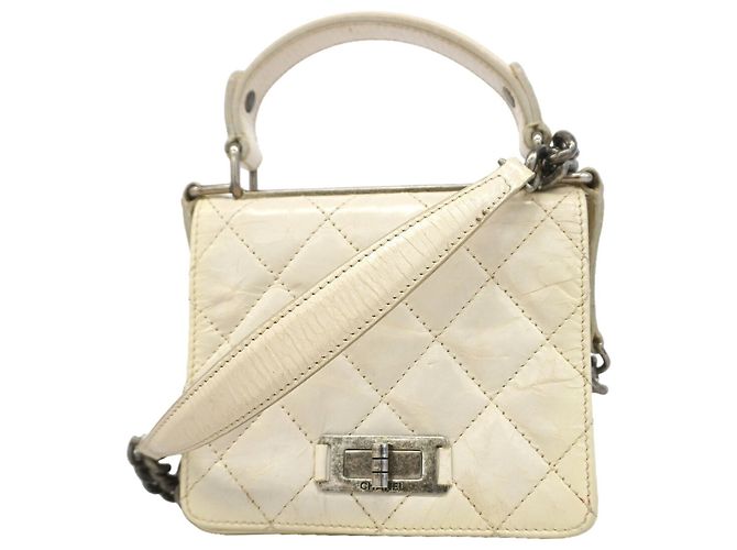Chanel 2.55 Matelassé Handtasche aus weißem Leder