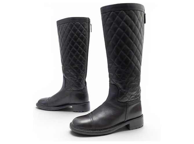 BOTAS CHANEL LOGO CC G29323 COURO MATELASSÉ MARROM