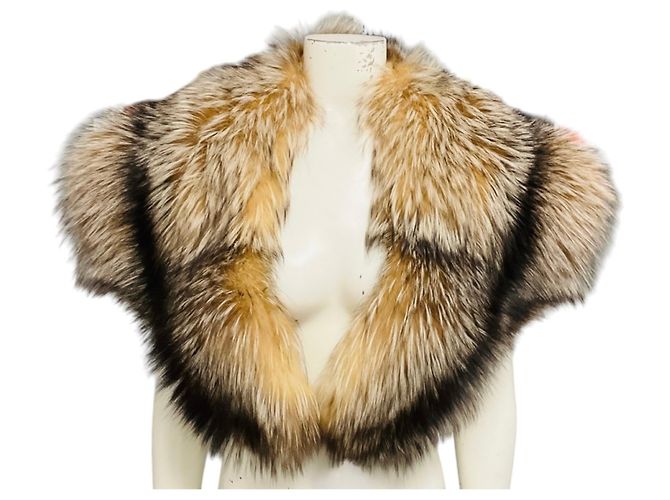 Autre Marque Brooks Brothers Cape aus echtem Fuchsfell in Beige Kamel