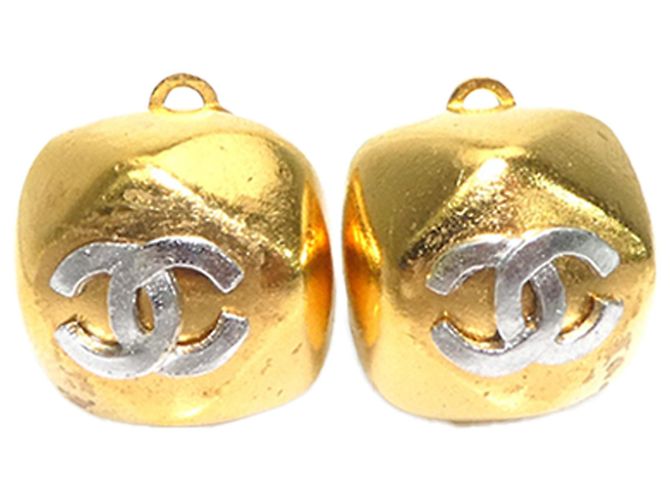 Brincos de pressão Chanel CC Two Tone em prata e latão