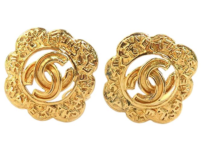 Boucles d'oreilles clips Chanel CC logo plaqué or avec fleurs Doré