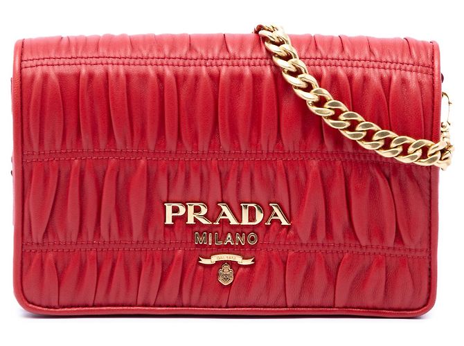 Borsa a tracolla con patta e catena Prada Nappa Gaufre rossa Rosso