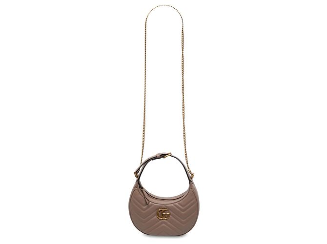 Bolsa Meia Lua Gucci Mini GG Marmont em couro de bezerro matelassê marrom Carne