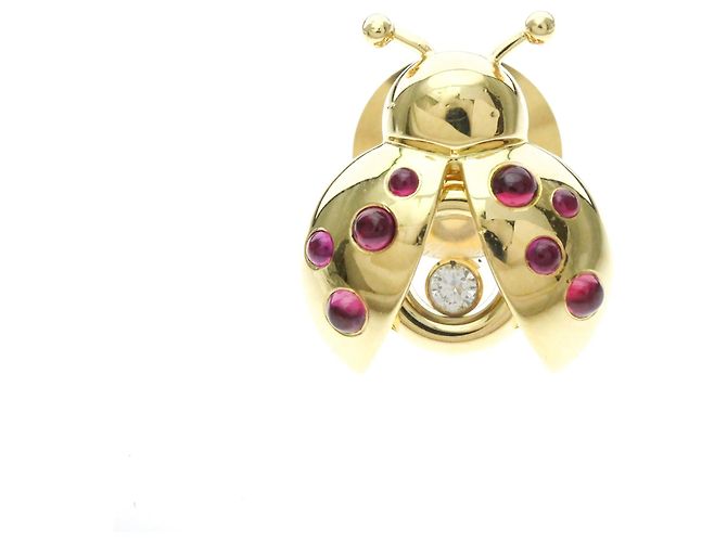 Broche Chopard Ladybug em ouro amarelo com detalhe em rubi Dourado