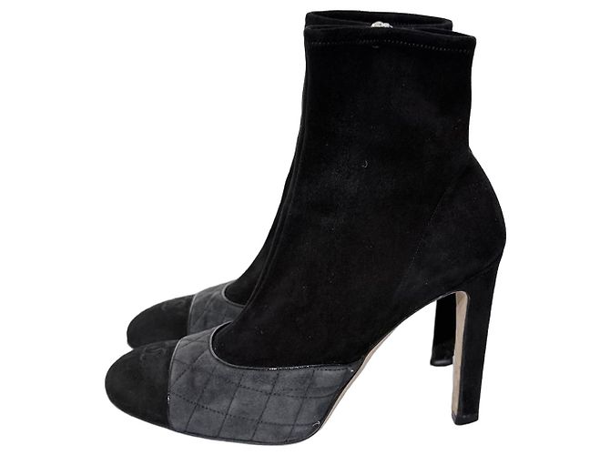 Botins Chanel em camurça preta e pele acolchoada cinza Preto