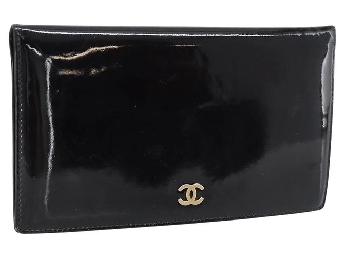 CHANEL Cartera Larga Cuero charol Negro Oro CC