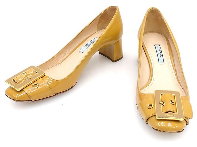 Prada Lackleder Pumps mit Blockabsatz in Gelb