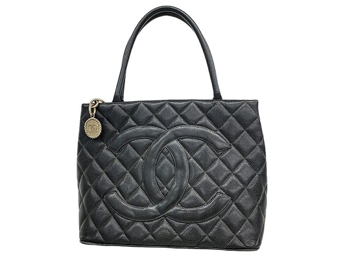Saco Tote Chanel em couro de bezerro granulado preto