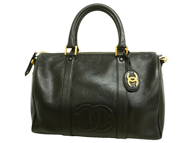 Bolsa Boston Chanel em couro de bezerro granulado preto