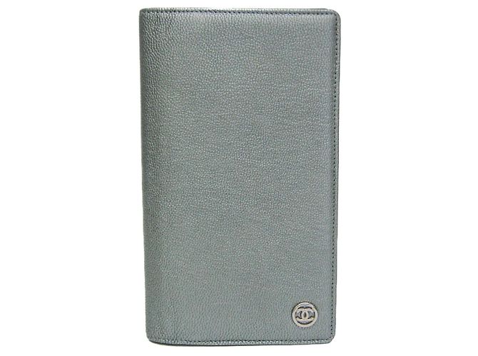 Chanel CC Button Bi-Fold Kartenetui aus Leder Silber
