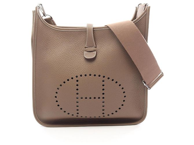Hermès Bolsa de Ombro Hermes Evelyne 3 Trois PM Marrom Taupe