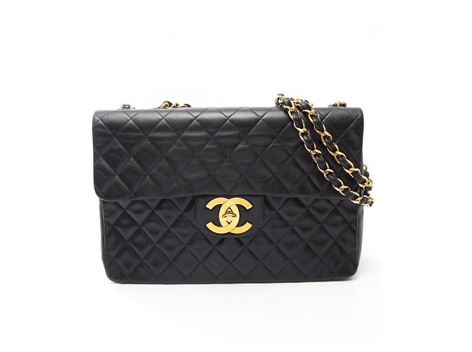 Borsa a tracolla Chanel Large Matelassé in pelle d'agnello nera Nero
