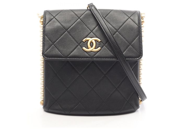 Bolsa de Ombro Chanel Matelassé com Pérolas Artificiais Preto