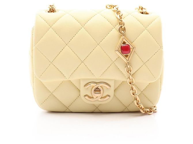 Borsa a tracolla Chanel Mini Matelassé in pelle d'agnello gialla