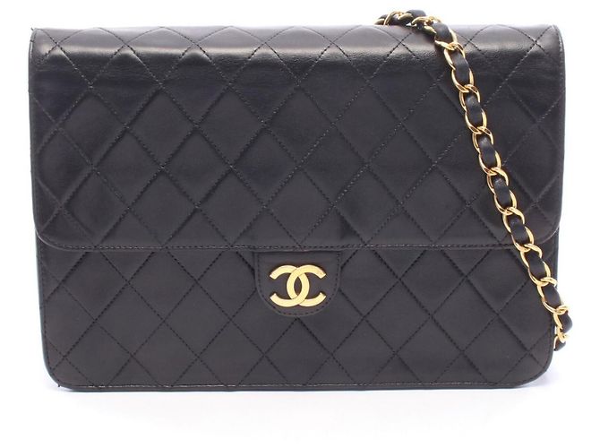 Bolsa de Ombro Chanel Matelassé Preto