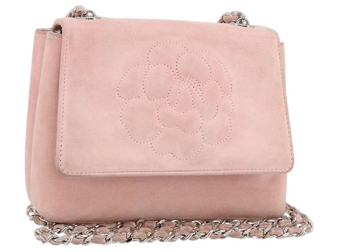 CHANEL Bolso de Hombro con Solapa y Cadena Camellia Gamuza Rosa Plata CC