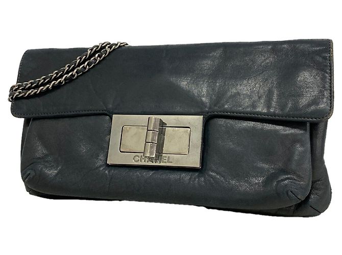 Borsa a tracolla Chanel in pelle nera
