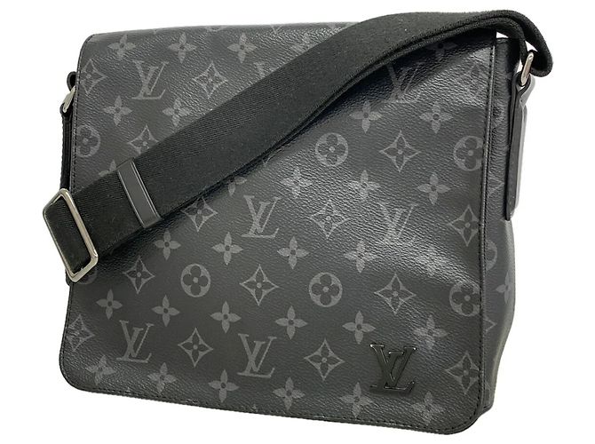 Sac à épaule Louis Vuitton Monogram Eclipse District PM Noir