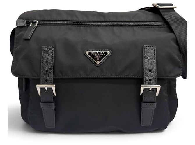 Bolsa Tiracolo Prada em Nylon Reciclado com Logotipo Triangular Preto