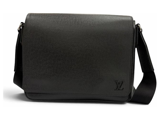 Louis Vuitton Taiga Messenger Schultertasche