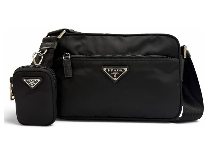Borsa a tracolla Prada in Re-Nylon con placca logo triangolare Nero