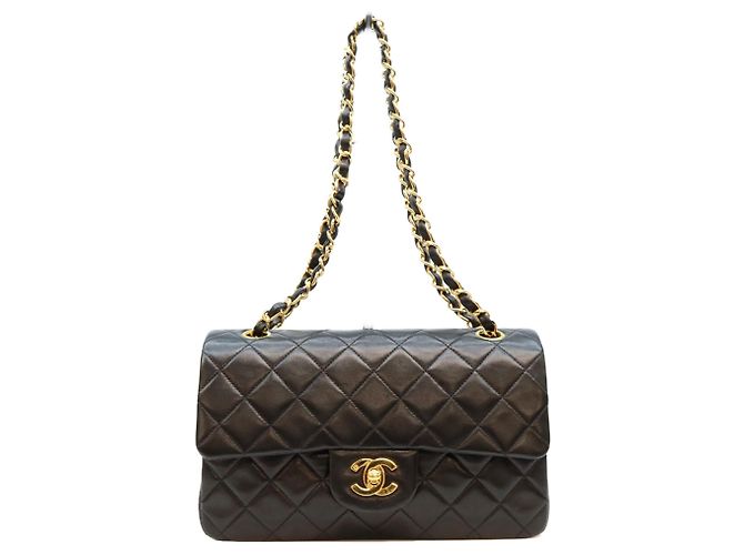 Borsa a tracolla Chanel in pelle d'agnello matelassé nera Nero