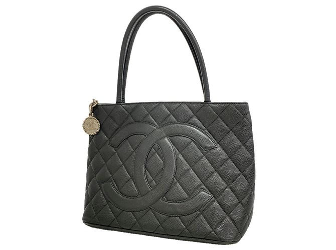 Saco Tote Chanel em couro de bezerro grão preto