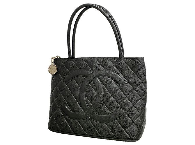 Saco Tote Chanel em couro de bezerro granulado preto
