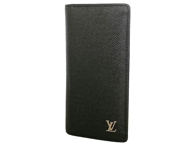 Louis Vuitton Taiga Portefeuille Brazza Long Wallet Preto