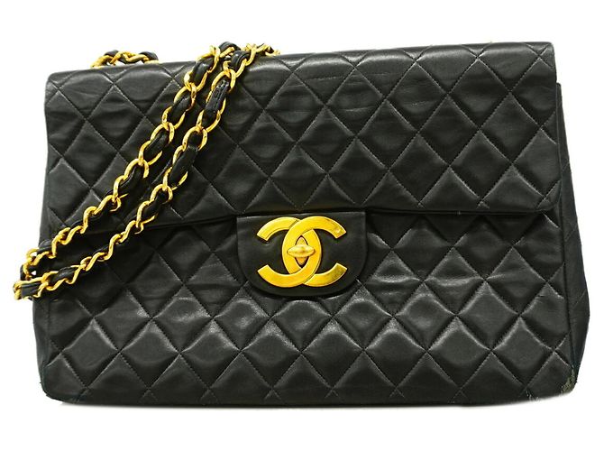 Sac à épaule Chanel en agneau noir