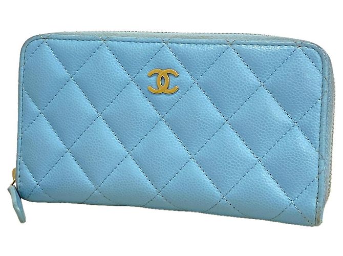 Monedero Chanel de piel de becerro granulada azul claro