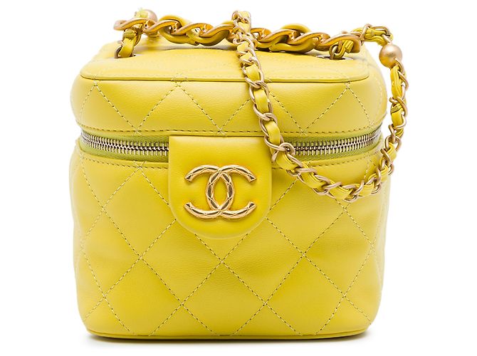 Chanel Vanity Case Small CC Matelassé in Pelle d'Agnello Gialla con Catena Giallo
